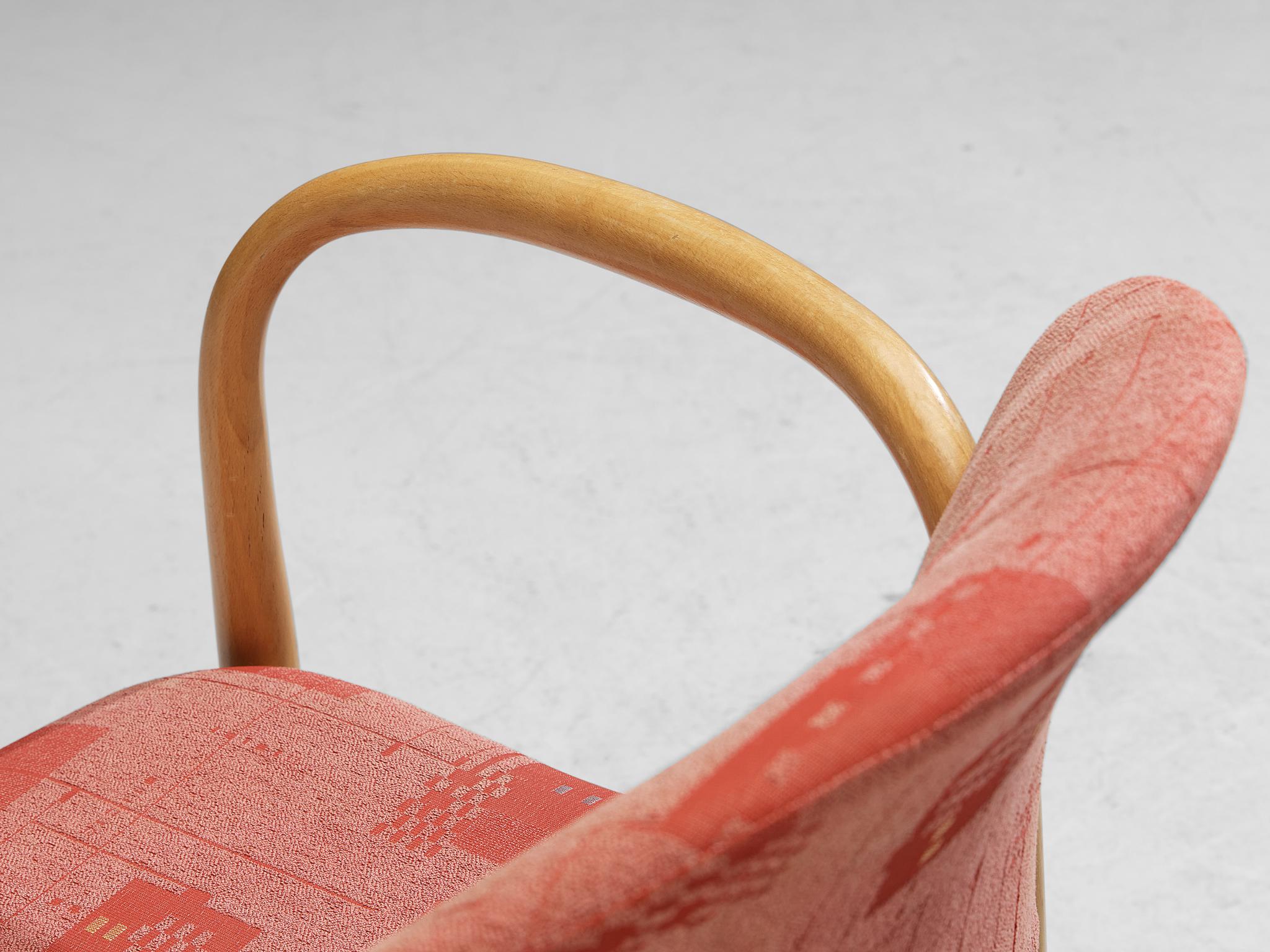Tissu Ton Ensemble de douze fauteuils en bois courbé avec tapisserie rouge  en vente