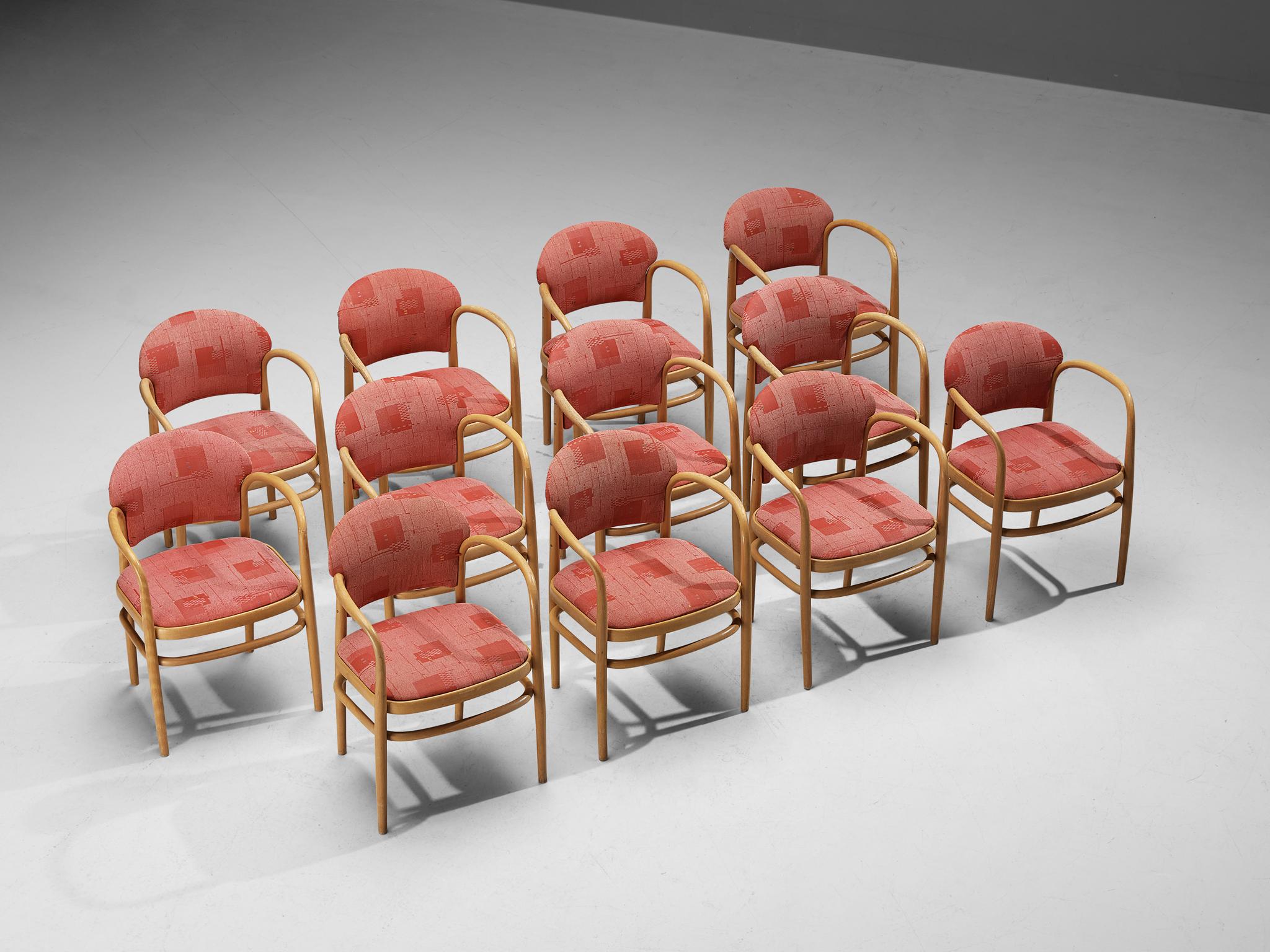 Ton-Set aus zwölf Sesseln aus Bugholz mit roter Polsterung  (Stoff) im Angebot