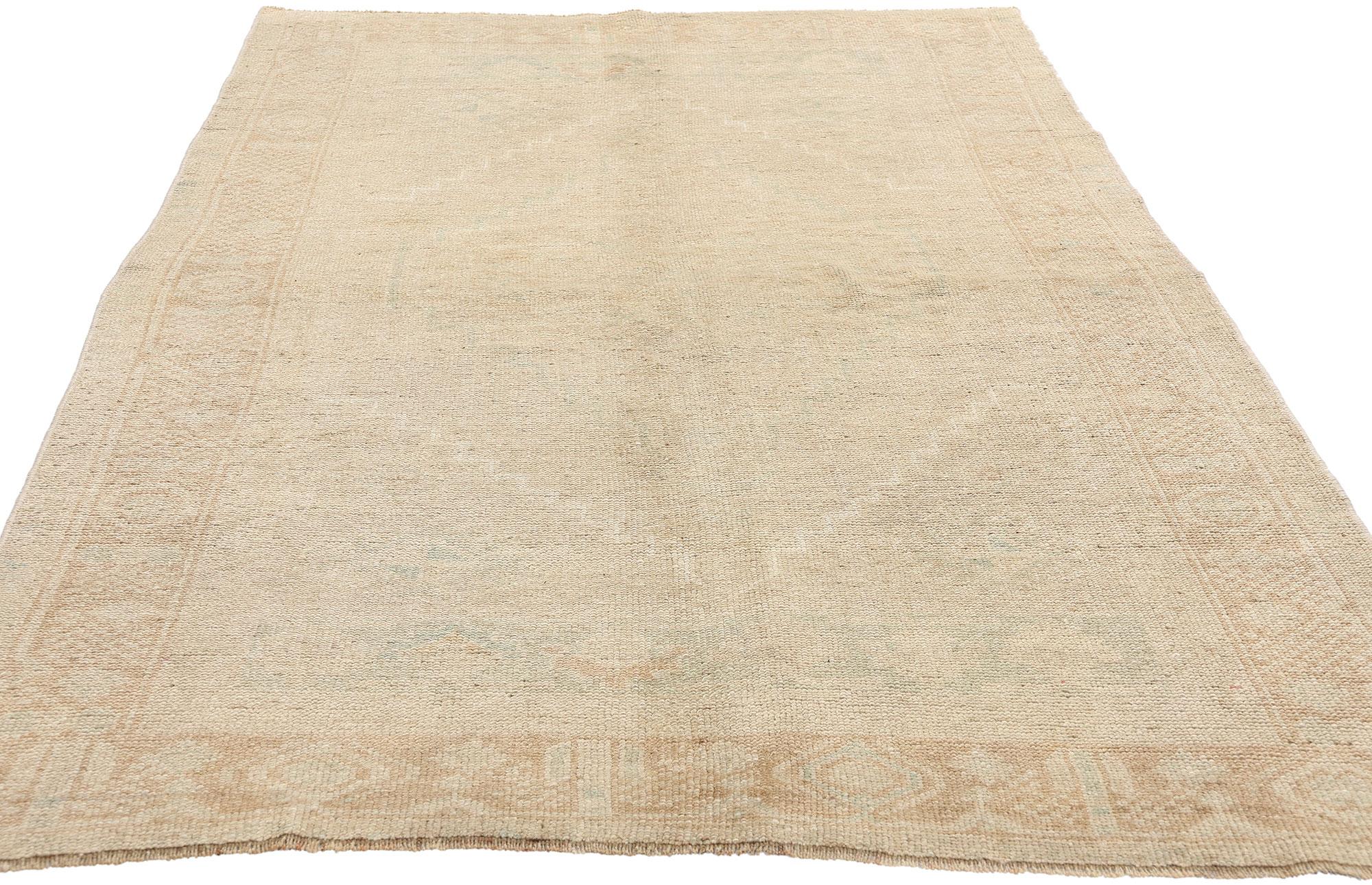 Tonal Vintage Turkish Oushak Rug Soft Earth-Tone Colors In Good Condition For Sale In Dallas, TX