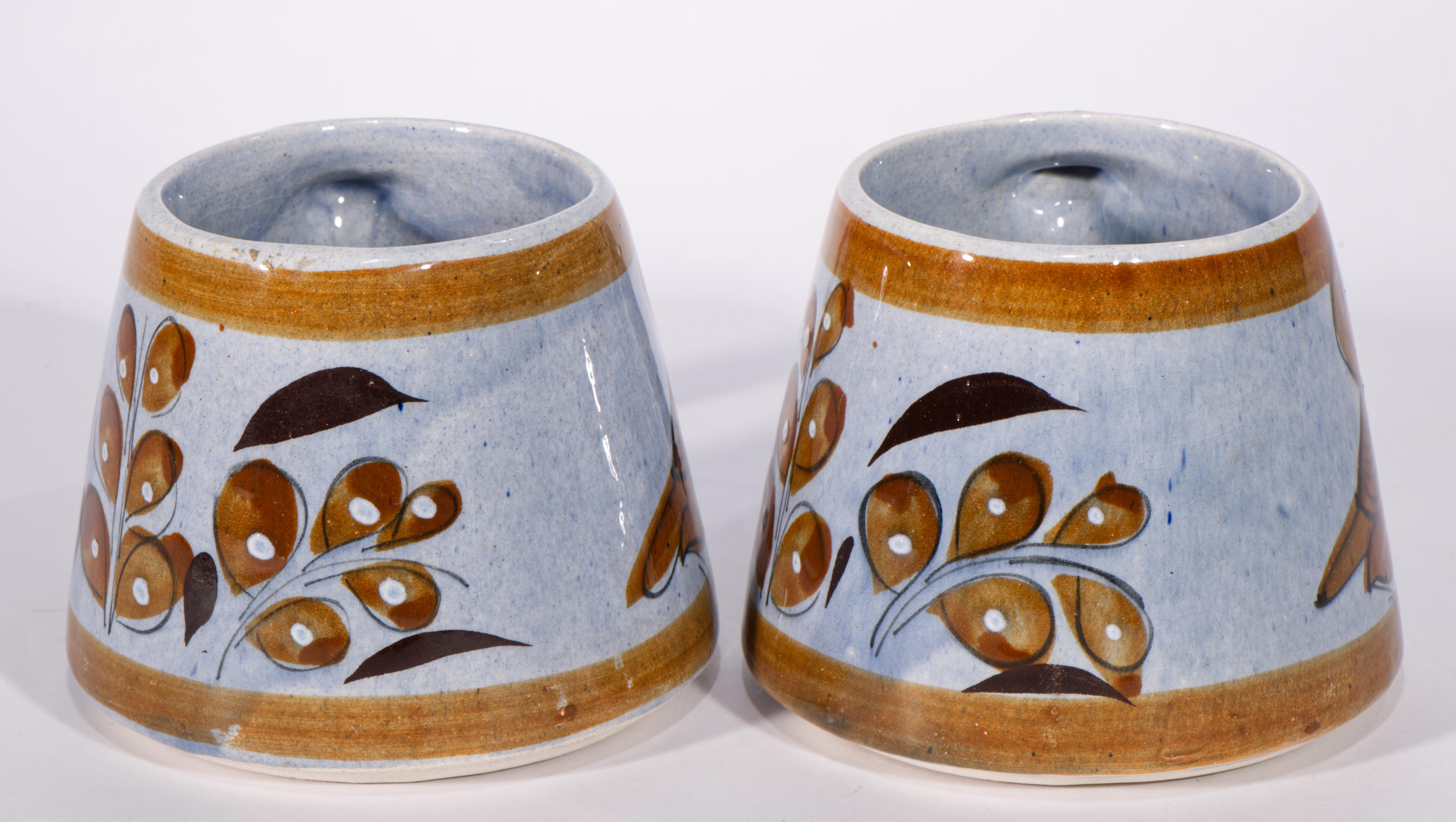Vernissé Tonala Mexique Paire de tasses Décor oiseaux, Signé peint à la main 1960s en vente