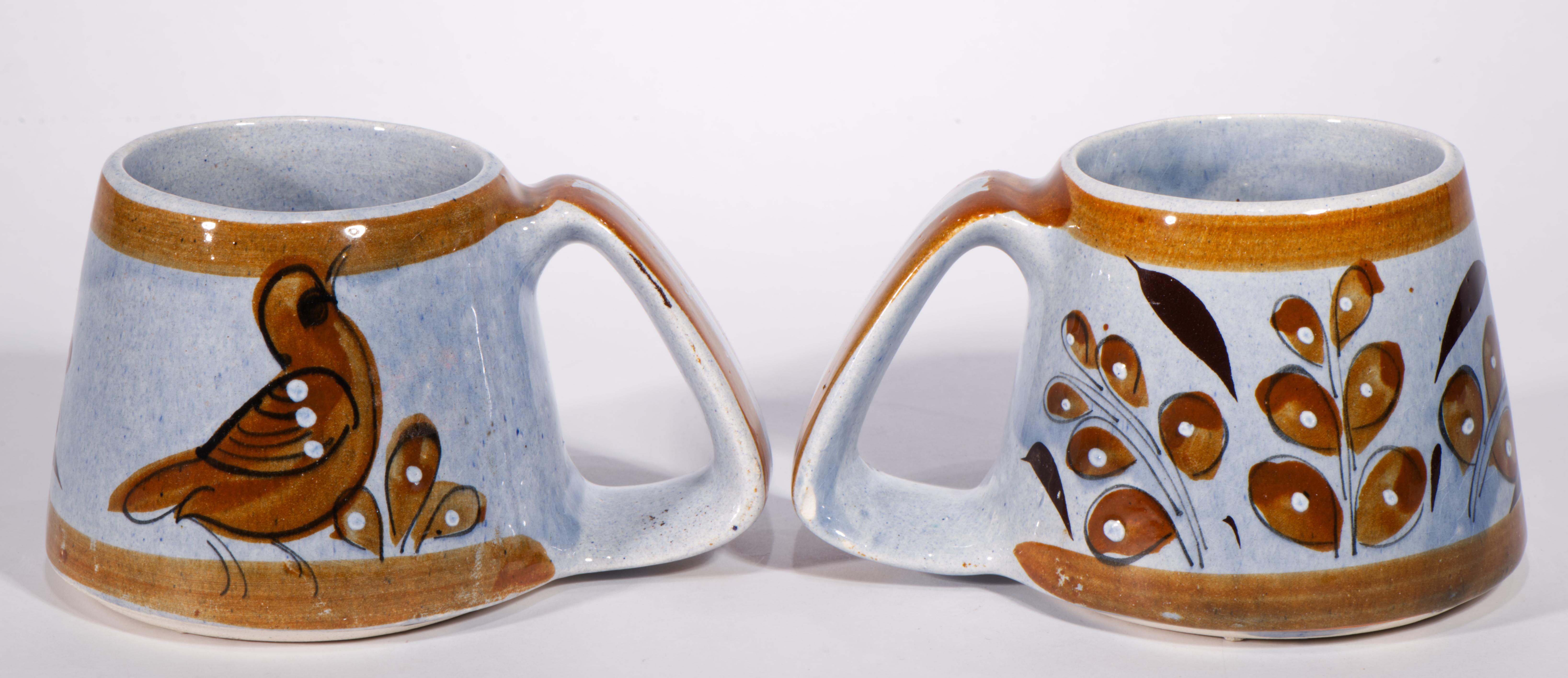 20ième siècle Tonala Mexique Paire de tasses Décor oiseaux, Signé peint à la main 1960s en vente