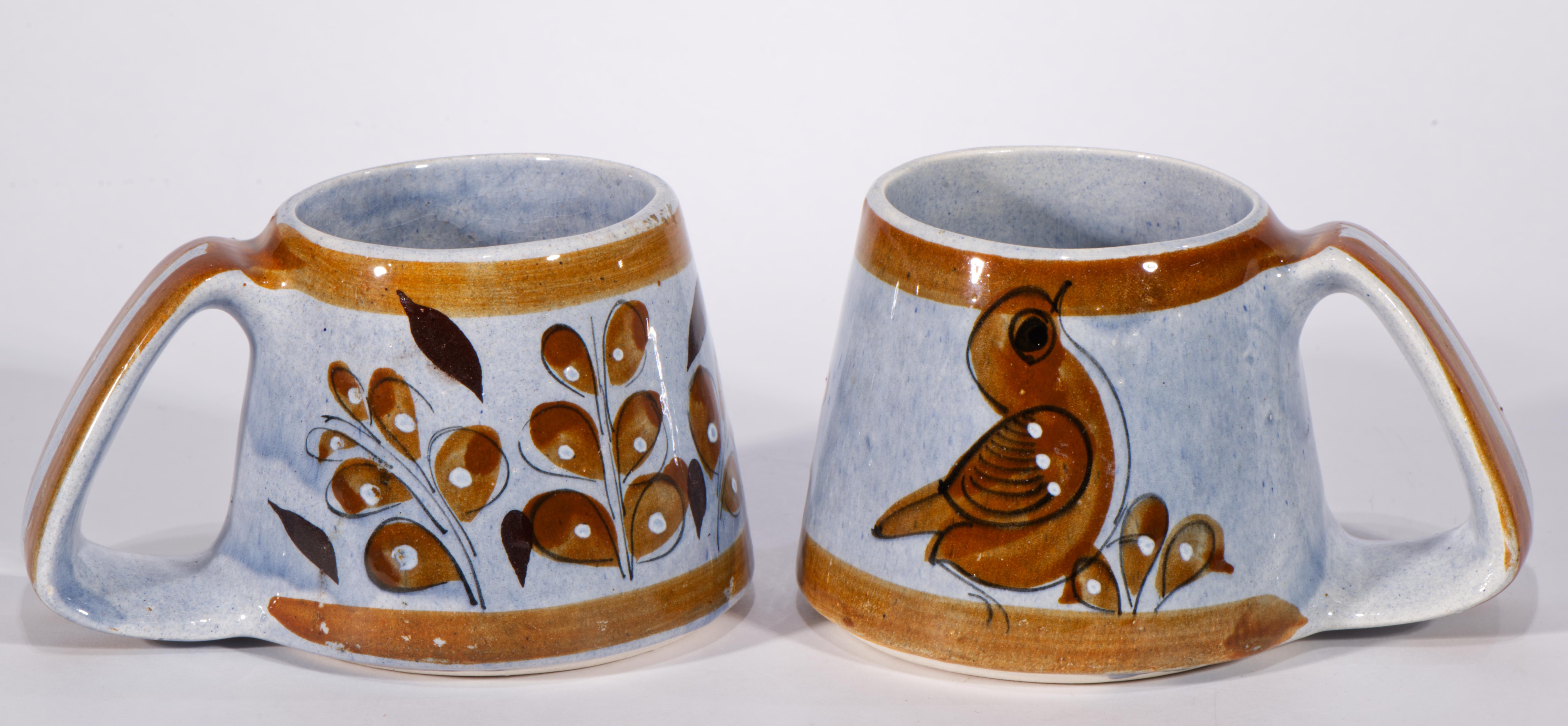 Céramique Tonala Mexique Paire de tasses Décor oiseaux, Signé peint à la main 1960s en vente