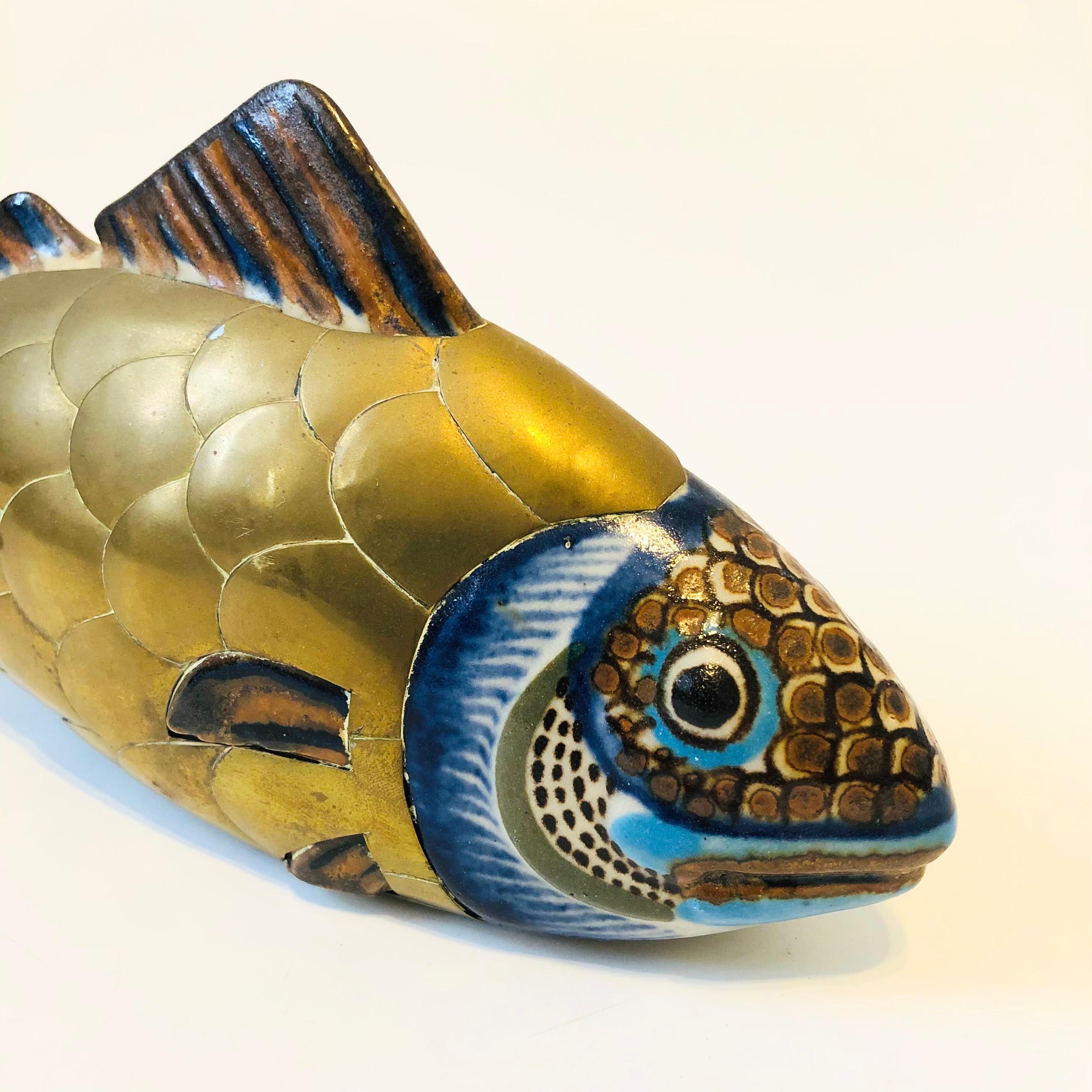 Artisanat Tonala Pottery et Brass Fish en vente