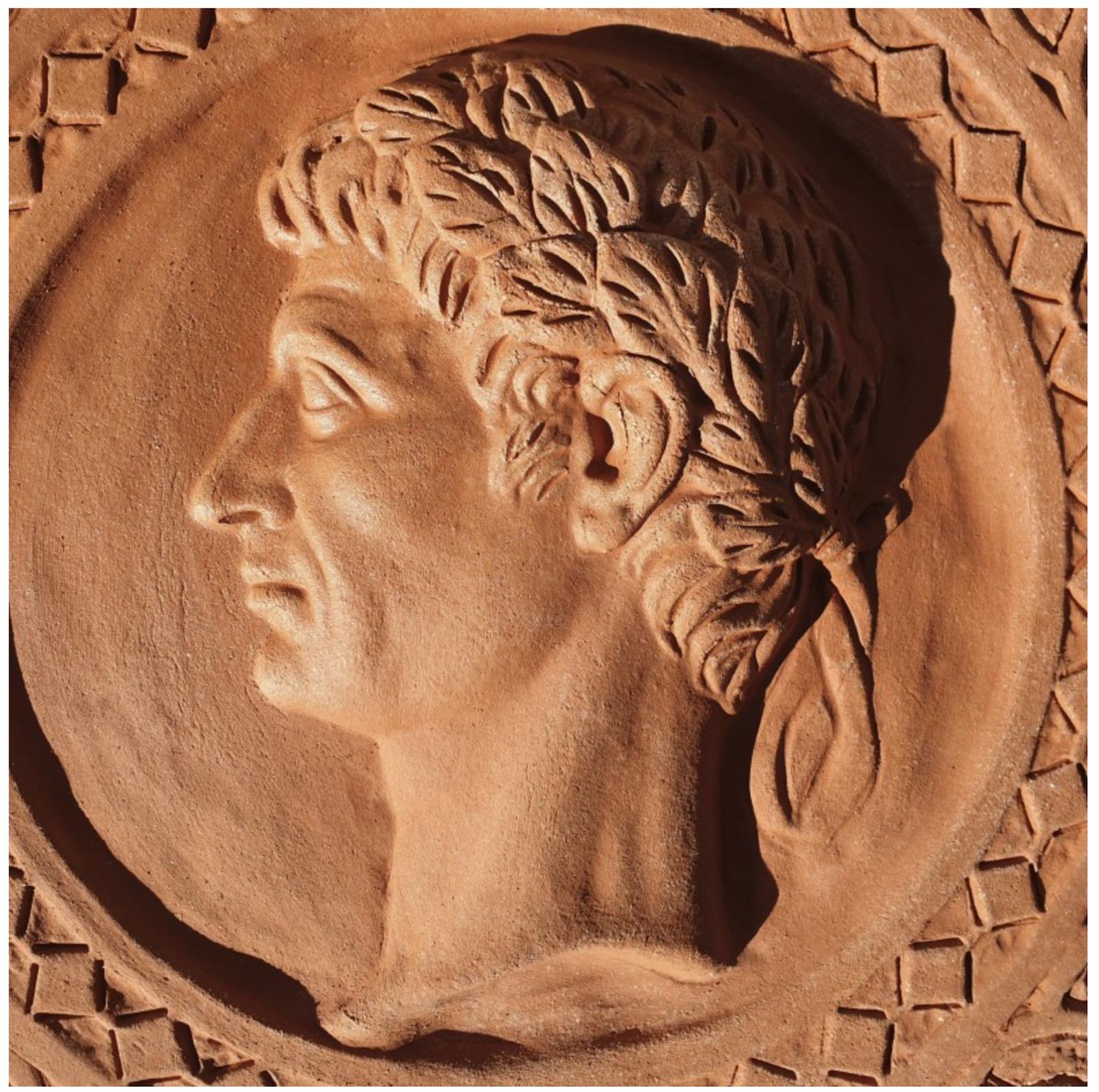 Italian Tond of Giulio Cesare in Impruneta Terracotta Early 20th Century For Sale