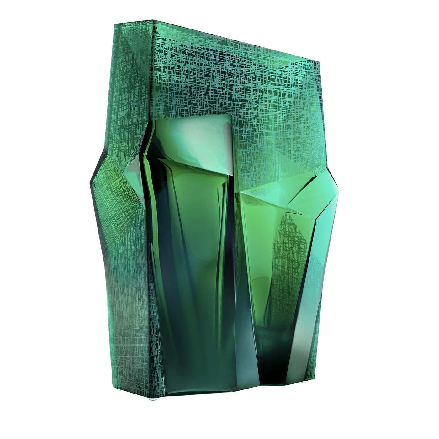 A superb work of modern art, this vase boasts strong visual impact, inspired by the volumes of the metropolis envisioned by Fritz Lang in the namesake movie. Boasting a series of asymmetric lines that jolt upwards, reminiscent of expressionism, the