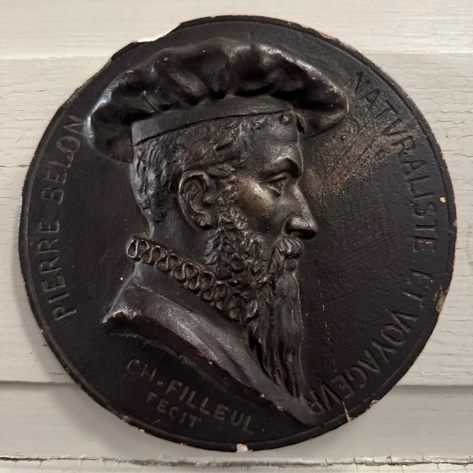 French Tondo Medallion by Charles Filleul – Pierre Belon, Naturalist – 20th Century For Sale