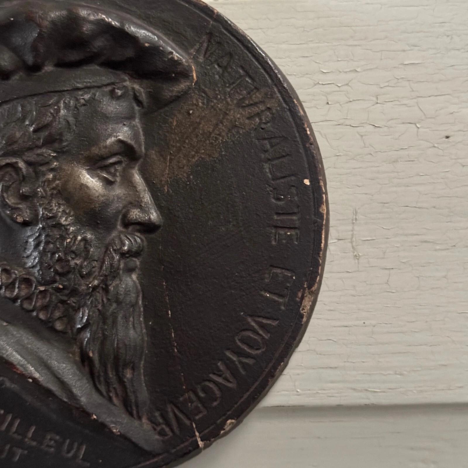 Tondo Medallion by Charles Filleul – Pierre Belon, Naturalist – 20th Century In Good Condition For Sale In NANTES, FR