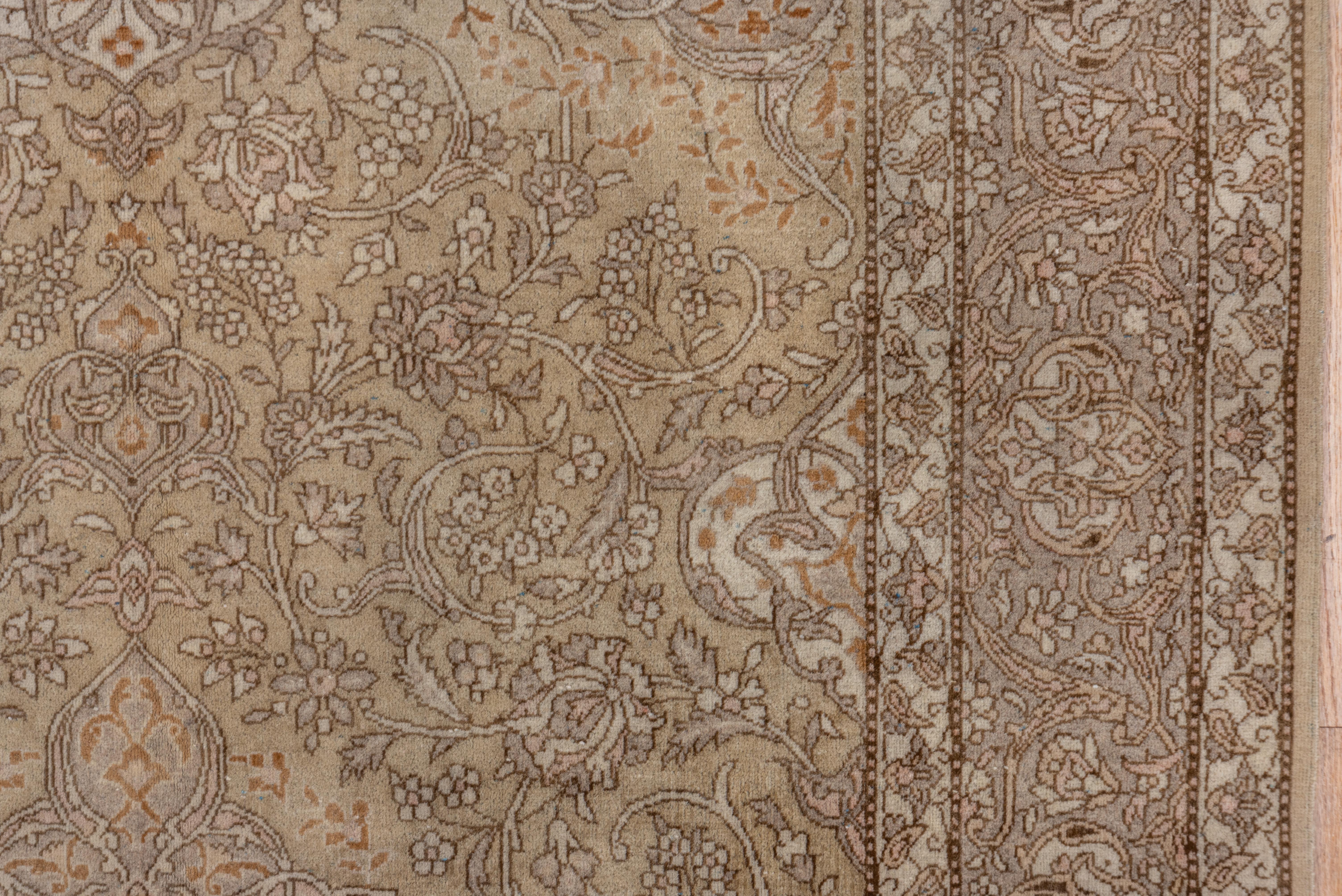 Antiker persischer Kashan-Schmuckteppich, Ton auf Ton, ca. 1940er Jahre im Zustand „Gut“ im Angebot in New York, NY
