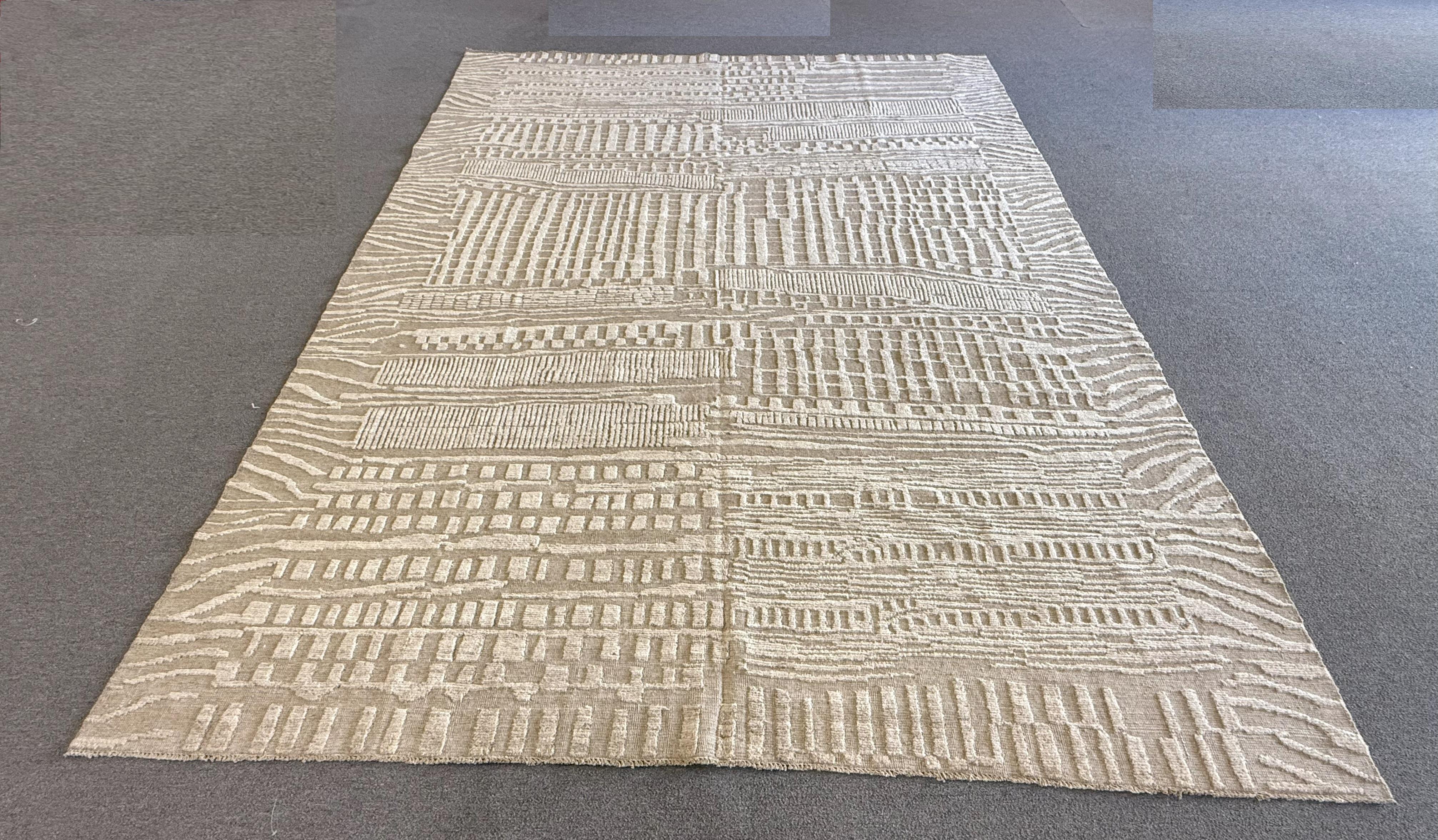 Tone on Tone Beige Contemporary Style Pakistani Area Rug In New Condition For Sale In West Hollywood, CA