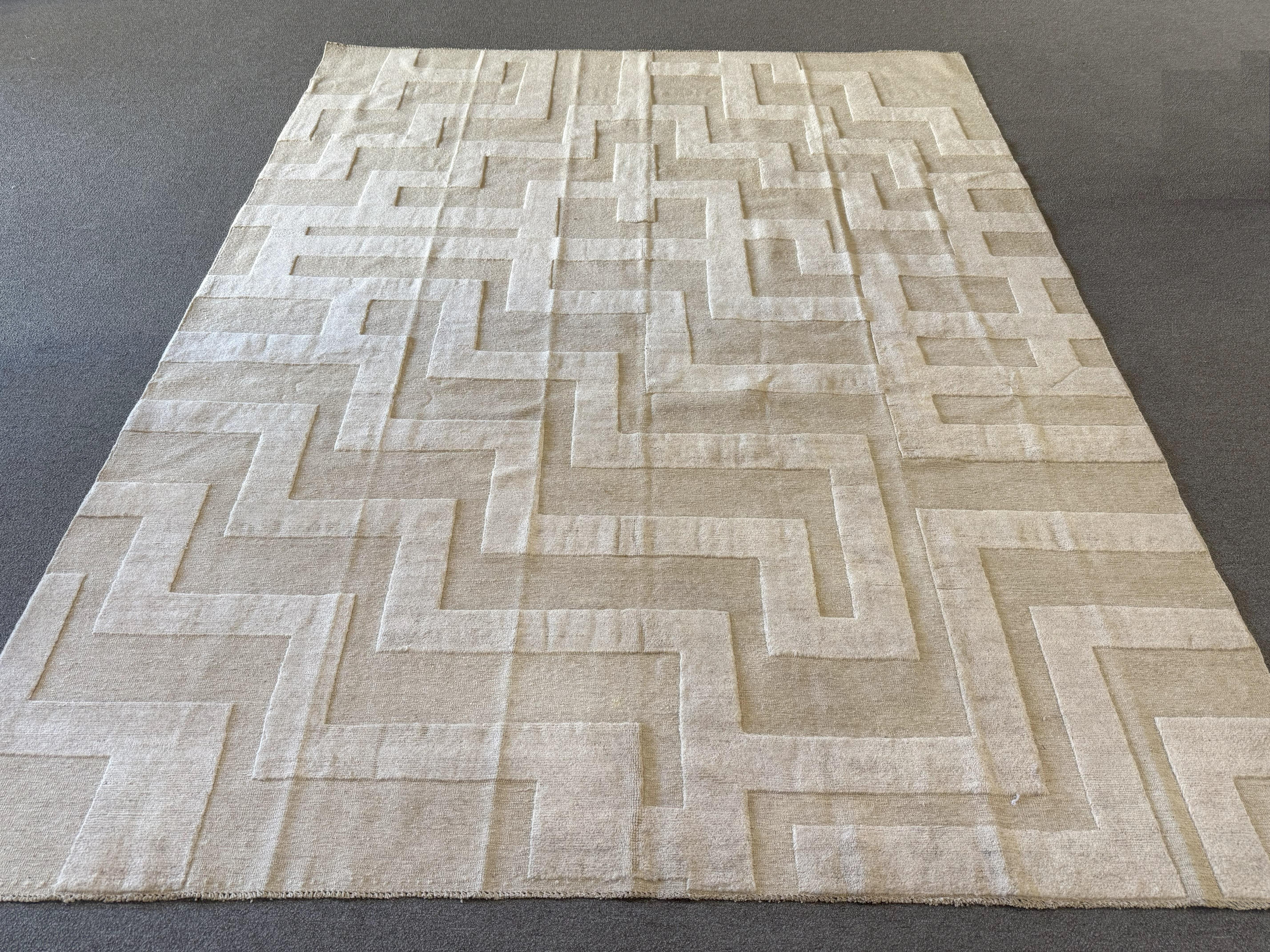 Tone on Tone Beige Contemporary Style Pakistani Area Rug In New Condition For Sale In West Hollywood, CA