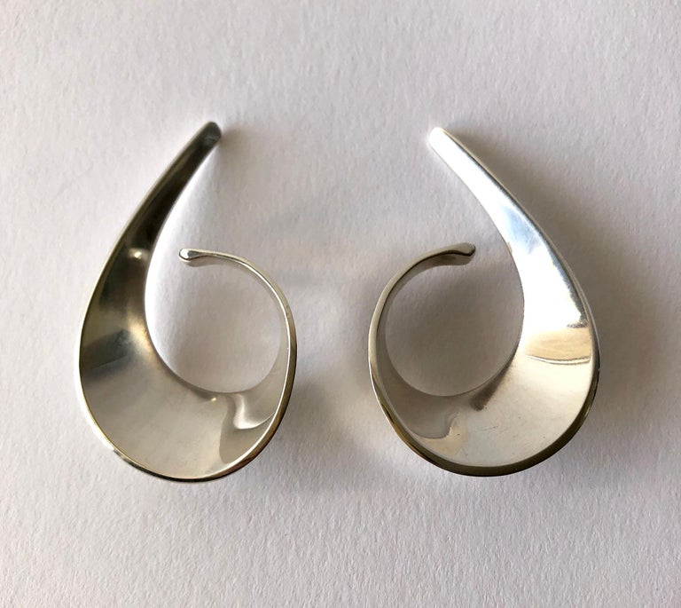Tone Vigeland for Plus Sterling Silver Norwegian Modernist Sling Earrings In Good Condition For Sale In Los Angeles, CA