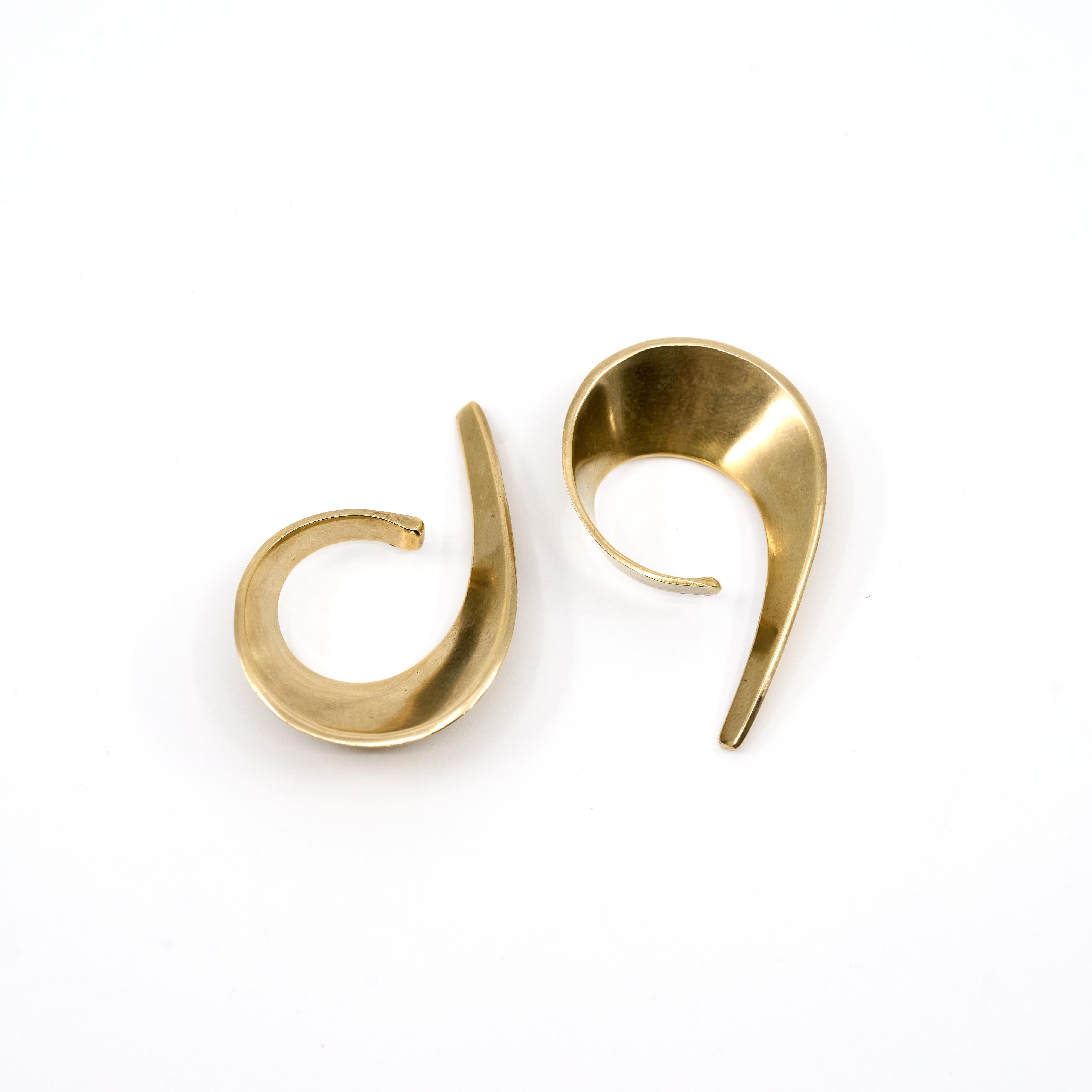 Tone Vigeland 'Sling' Orecchini a lobo in argento placcato oro, Norvegia 1958 in vendita 2