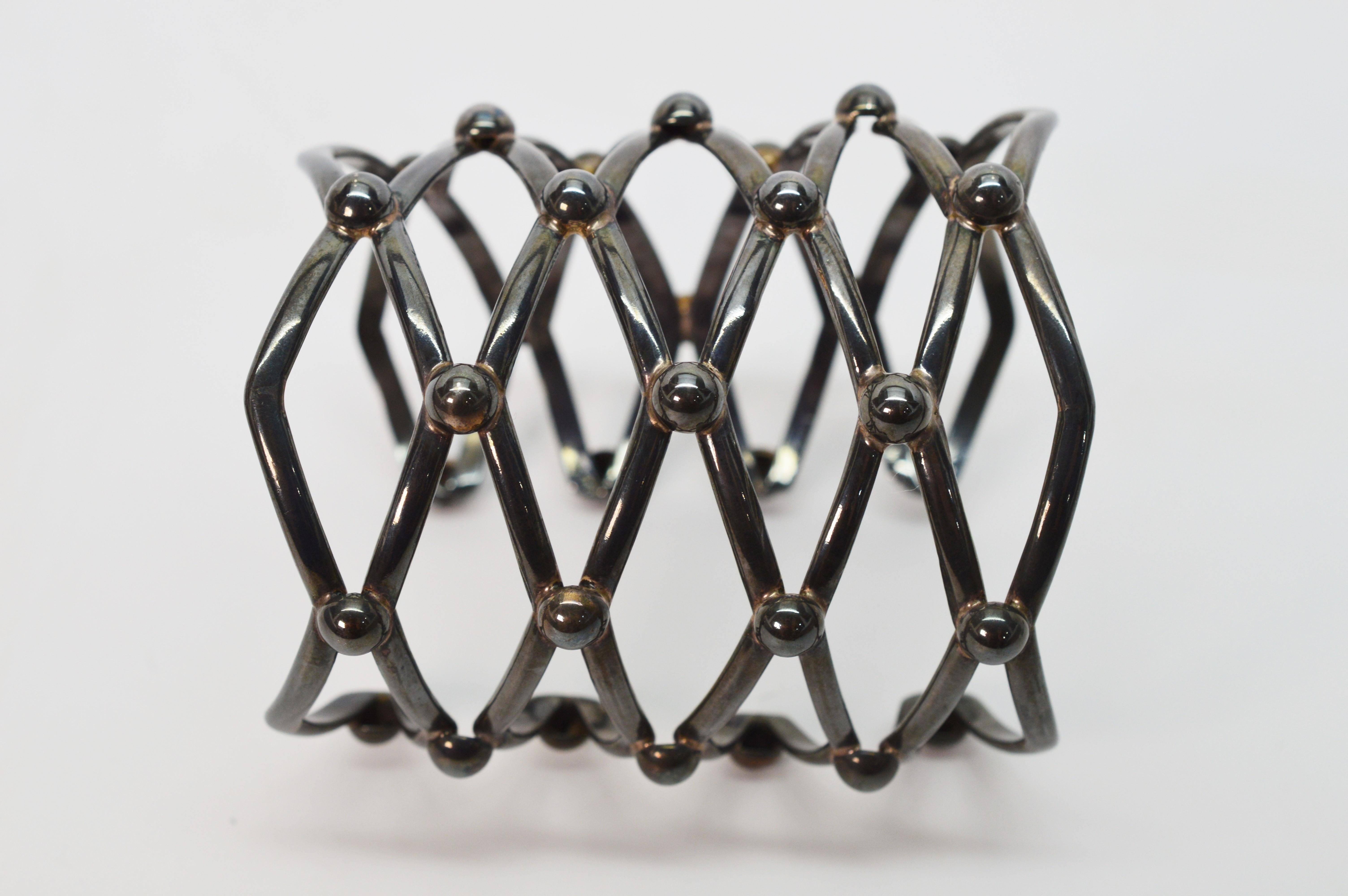 Bracciale grande a reticolo in argento tonico in vendita 4