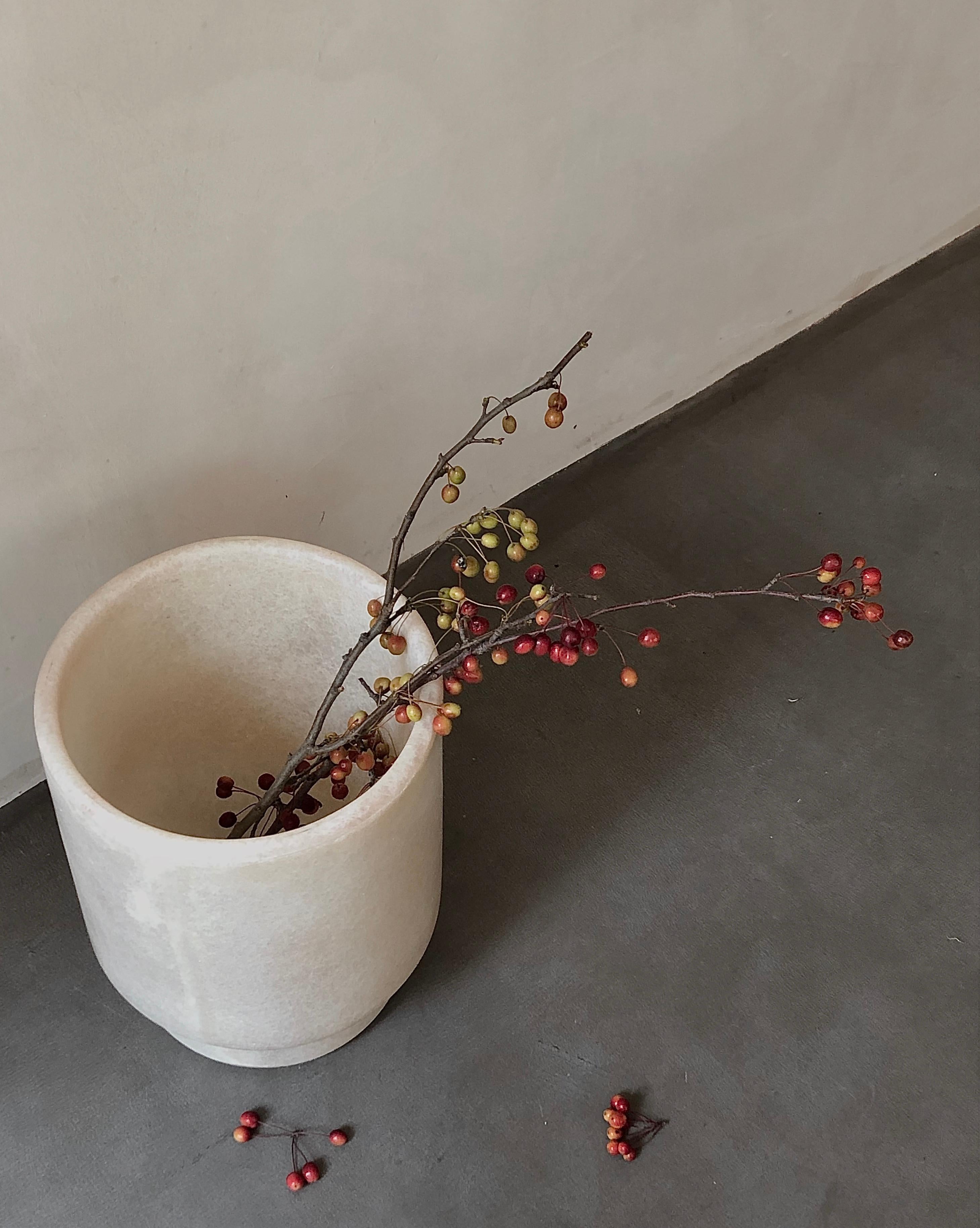 Tong Coffee Vase by Karstudio 3