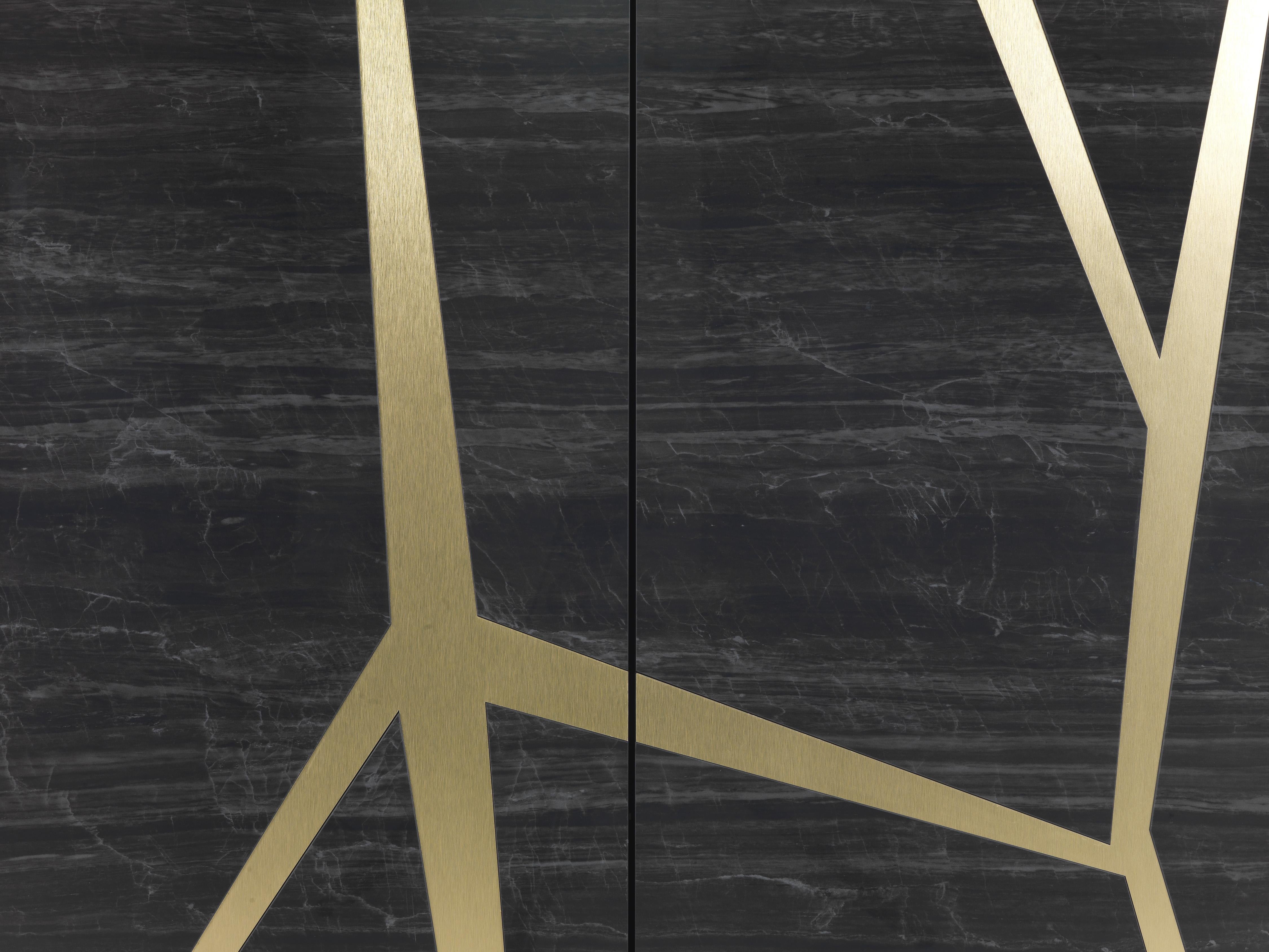 Italiano Mobile bar Tonga del 21° secolo in Gres nero di Roberto Cavalli Home Interiors in vendita