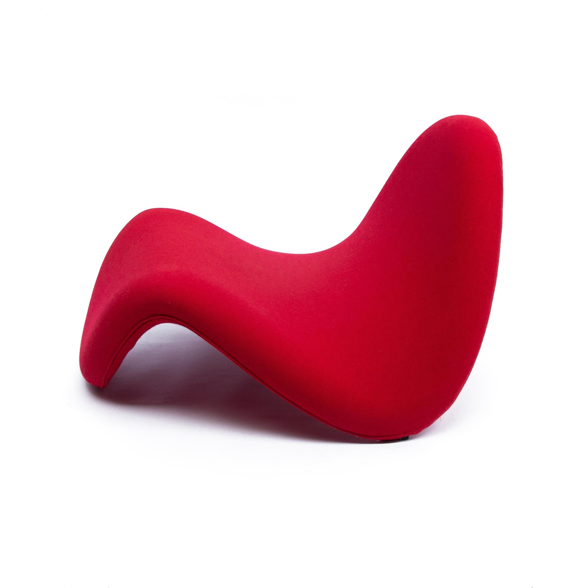 The Artifort Tongue is a beautiful sculptural armchair. The Tongue Chair was designed by Pierre Paulin for Artifort in 1967. It is one of the essential classics in modern furniture history. The Tongue is a clear expressive and almost nonchalant