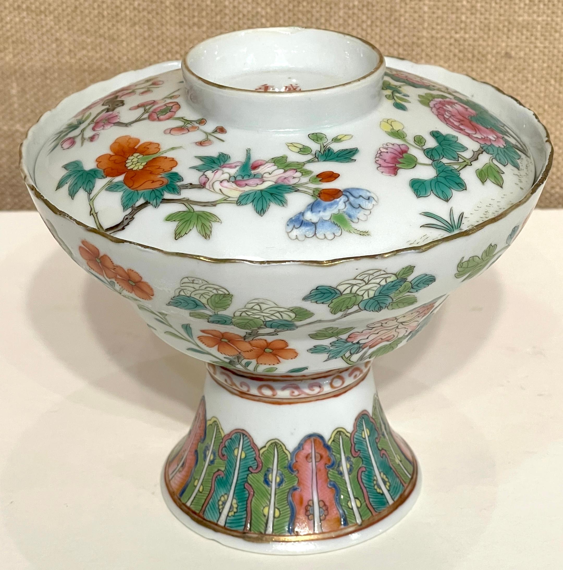 Tongzhi Period, Qing Dynasty, Chinese Porcelain Stemmed Bowl & Cover For Sale 4