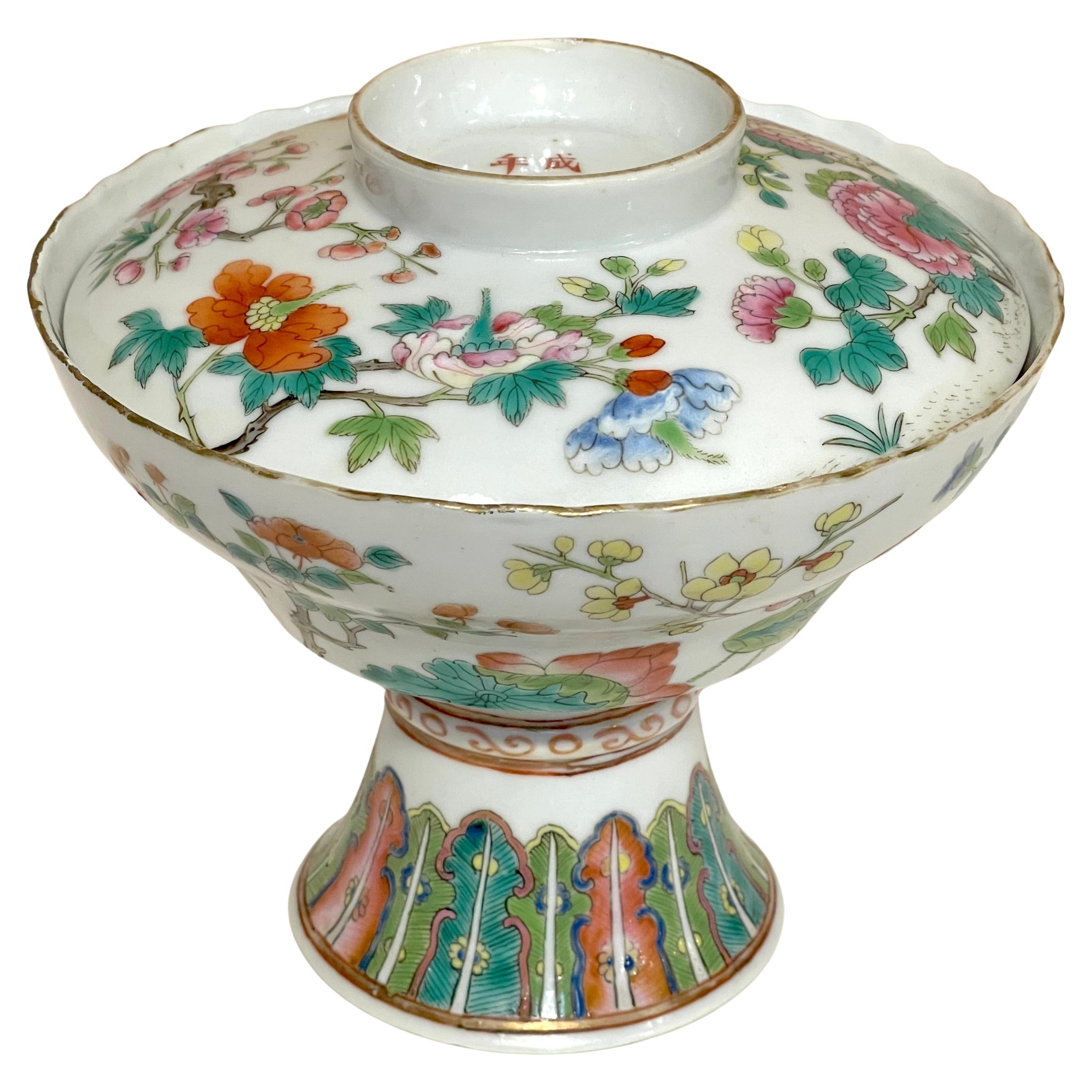 Periodo Tongzhi, Dinastía Qing, Cuenco y Tapa de Tallo de Porcelana China