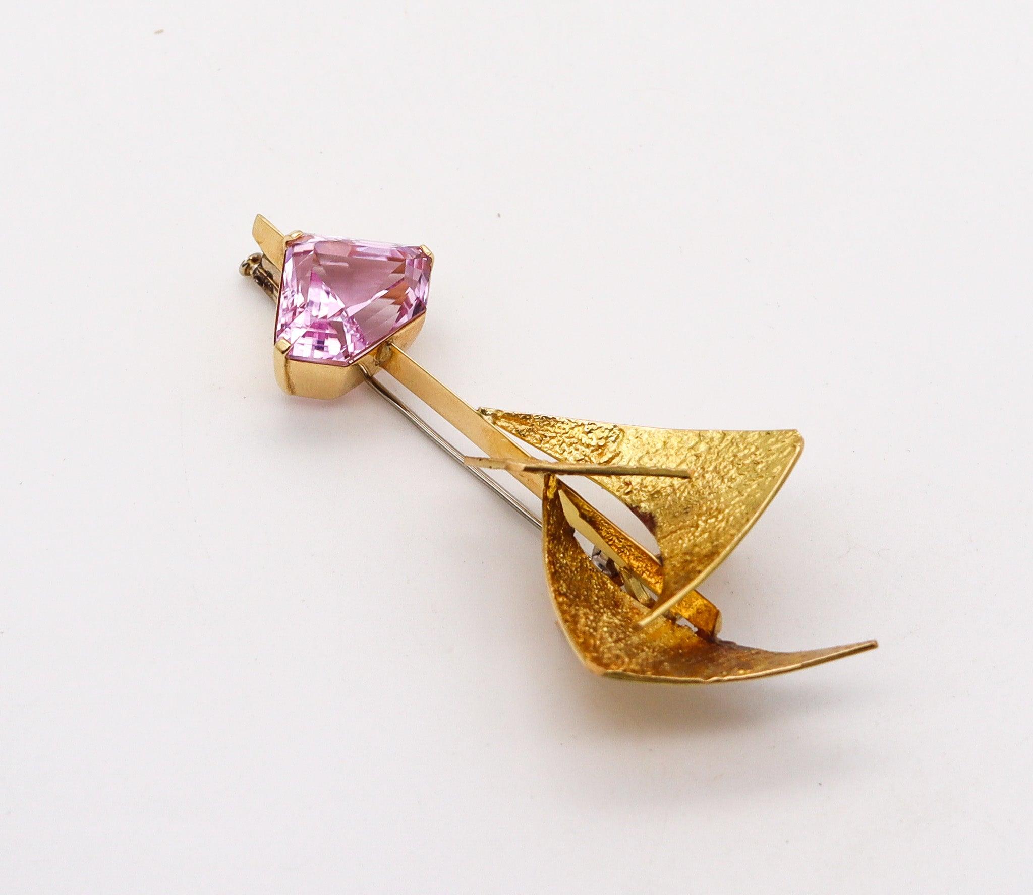Shield Cut TONI CAVELTI 1965 Brutalist Convertible Pendant Brooch In 18Kt Gold With Kunzite