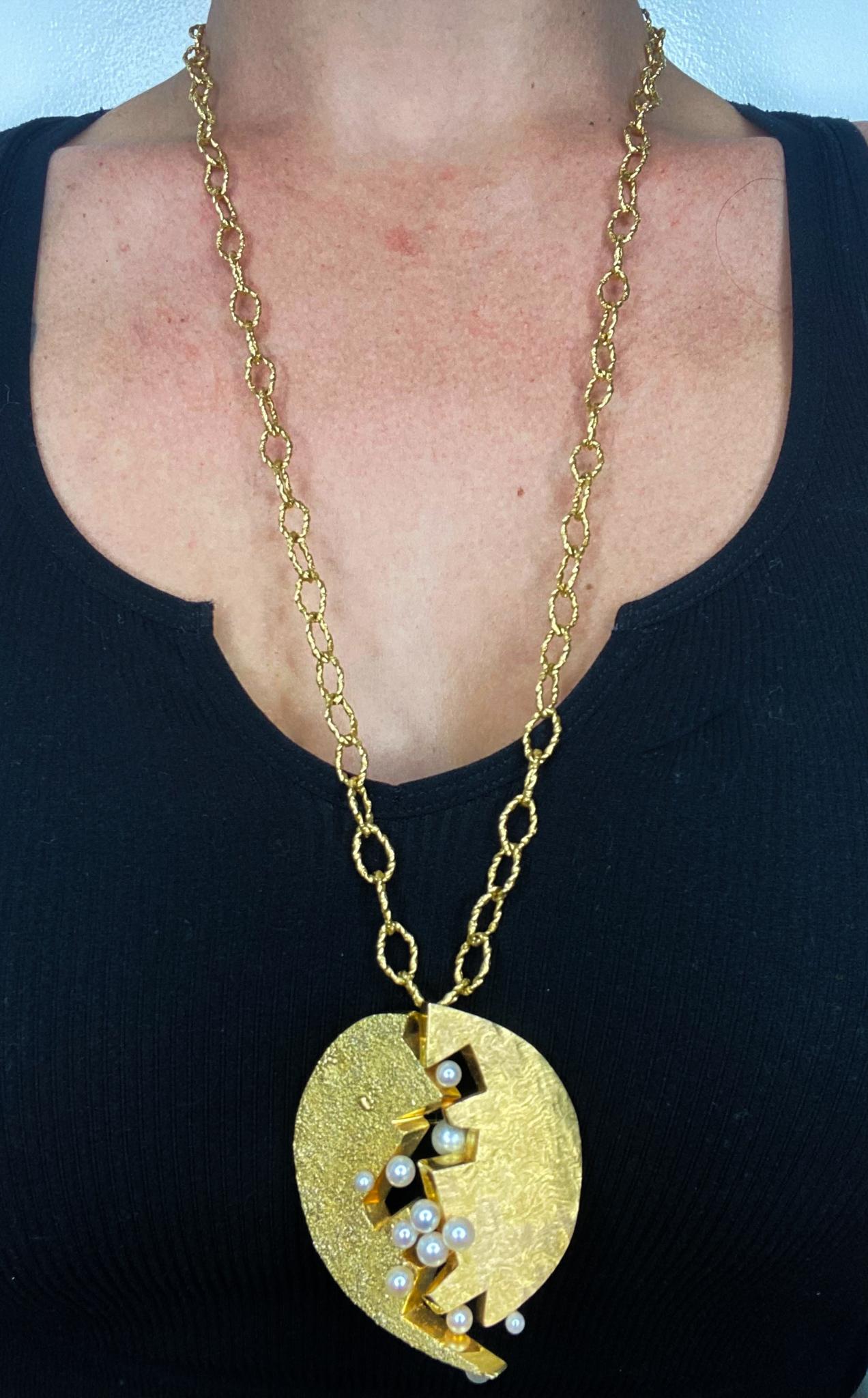 Toni Cavelti Broche pendentif convertible brutaliste rare en or 18 carats avec perle, 1970 en vente 1