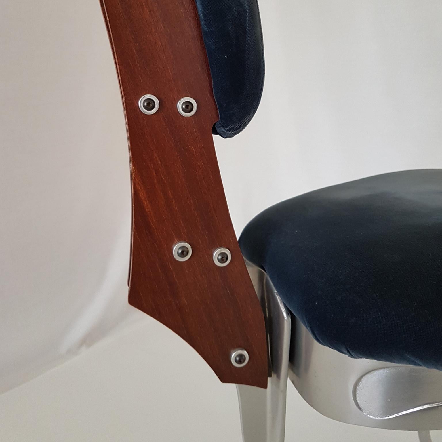 Toni Cordero Italian Morphos Blue Velvet Chair with Aluminium, Mahogany Frame  For Sale 6