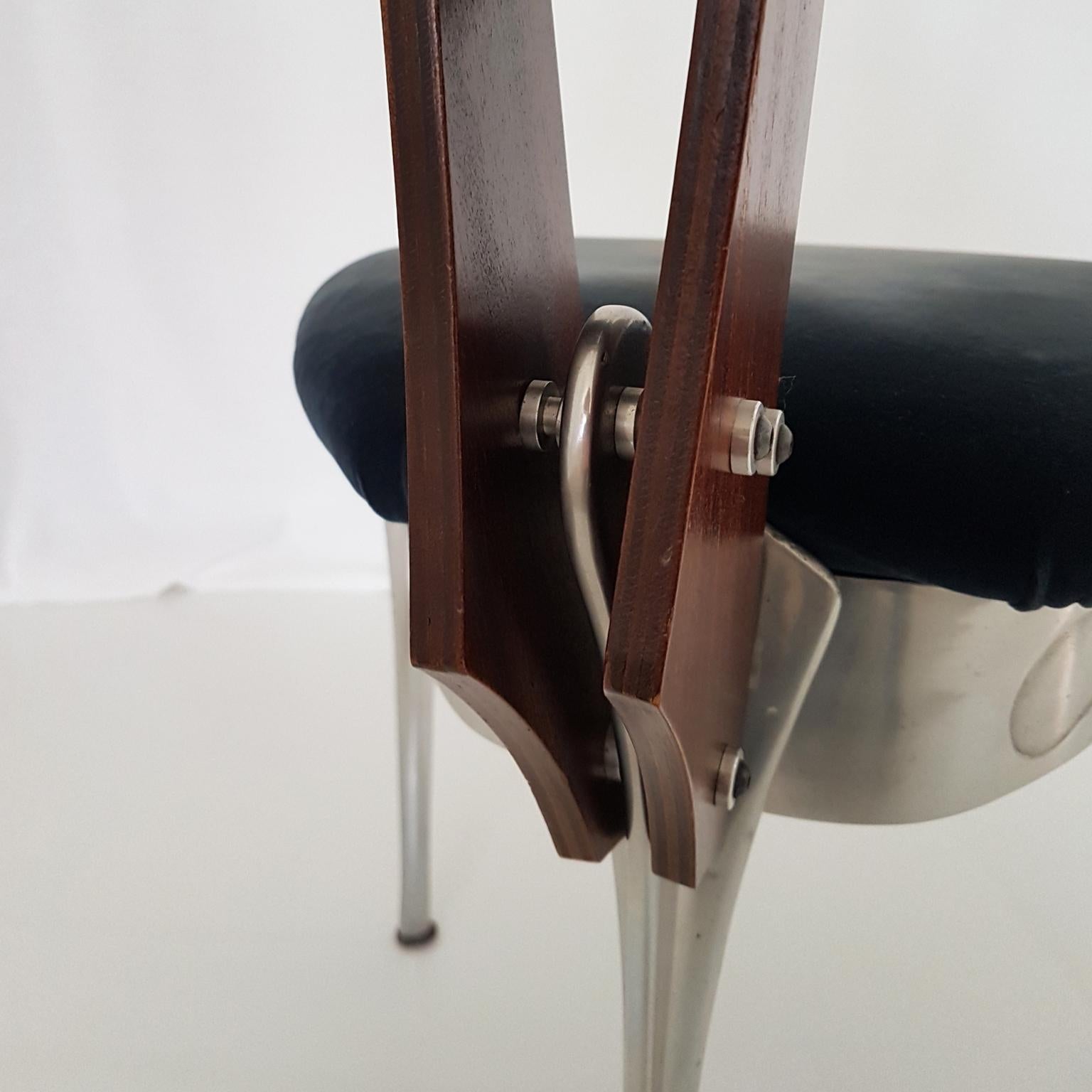 Toni Cordero Italian Morphos Blue Velvet Chair with Aluminium, Mahogany Frame  im Angebot 7