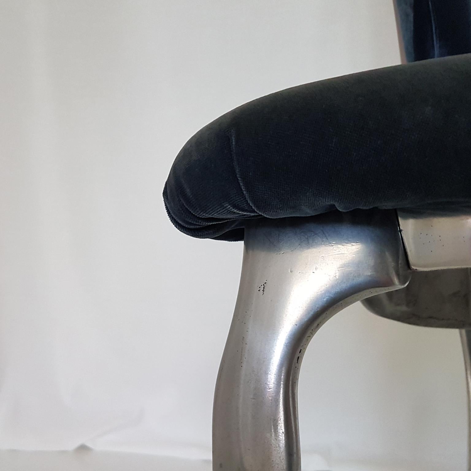 Toni Cordero Italian Morphos Blue Velvet Chair with Aluminium, Mahogany Frame  For Sale 11