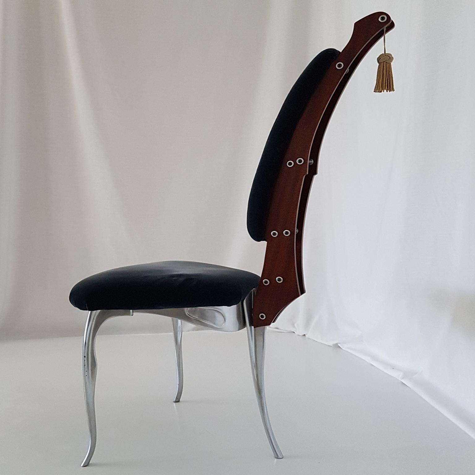 Toni Cordero Italian Morphos Blue Velvet Chair with Aluminium, Mahogany Frame  (Moderne der Mitte des Jahrhunderts) im Angebot