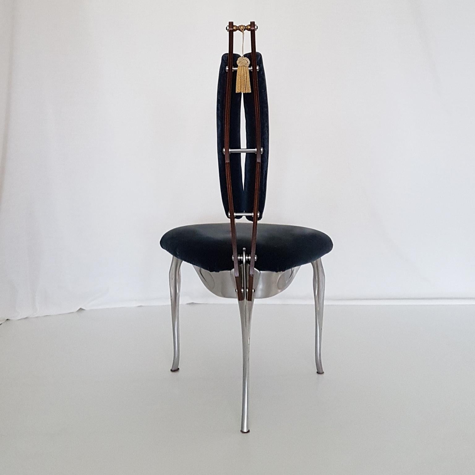 Toni Cordero Italian Morphos Blue Velvet Chair with Aluminium, Mahogany Frame  (Italienisch) im Angebot