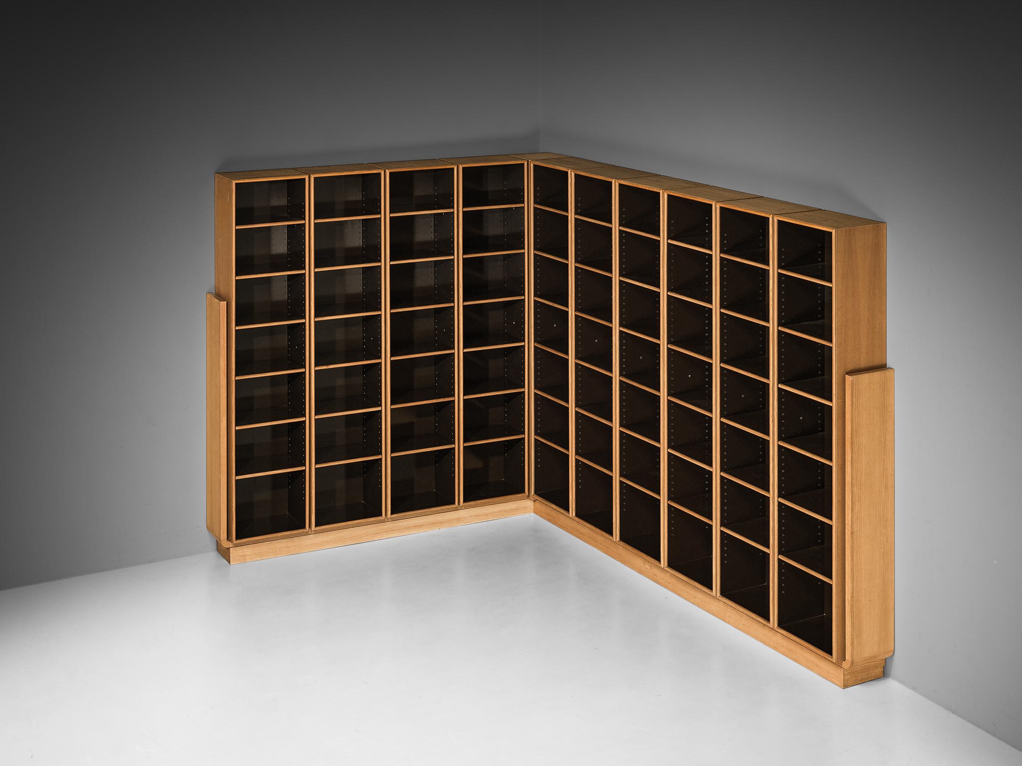 Toni Cordero Unique Large Bookcase in Ash  In Good Condition For Sale In Waalwijk, NL