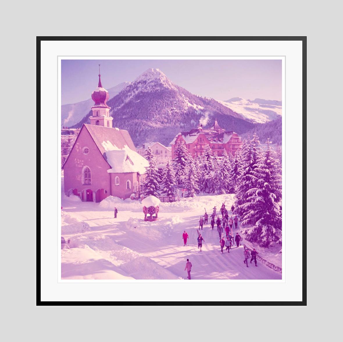 Una iglesia en la nieve 1951 Edición limitada con sello de firma - Photograph de Toni Frissell