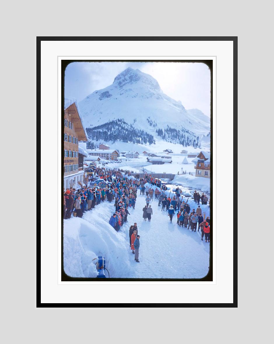 Eine Straßenszene im Schnee 

1955

Eine Straßenszene im Skigebiet von St. Anton, Österreich, 1955.

von Toni Frissell

20 x 24