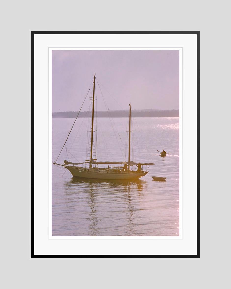 Eine Yacht im Sonnenlicht 
1958

Eine in Sonnenlicht getauchte Yacht, Maine, USA, 1958. 

von Toni Frissell

20 x 30