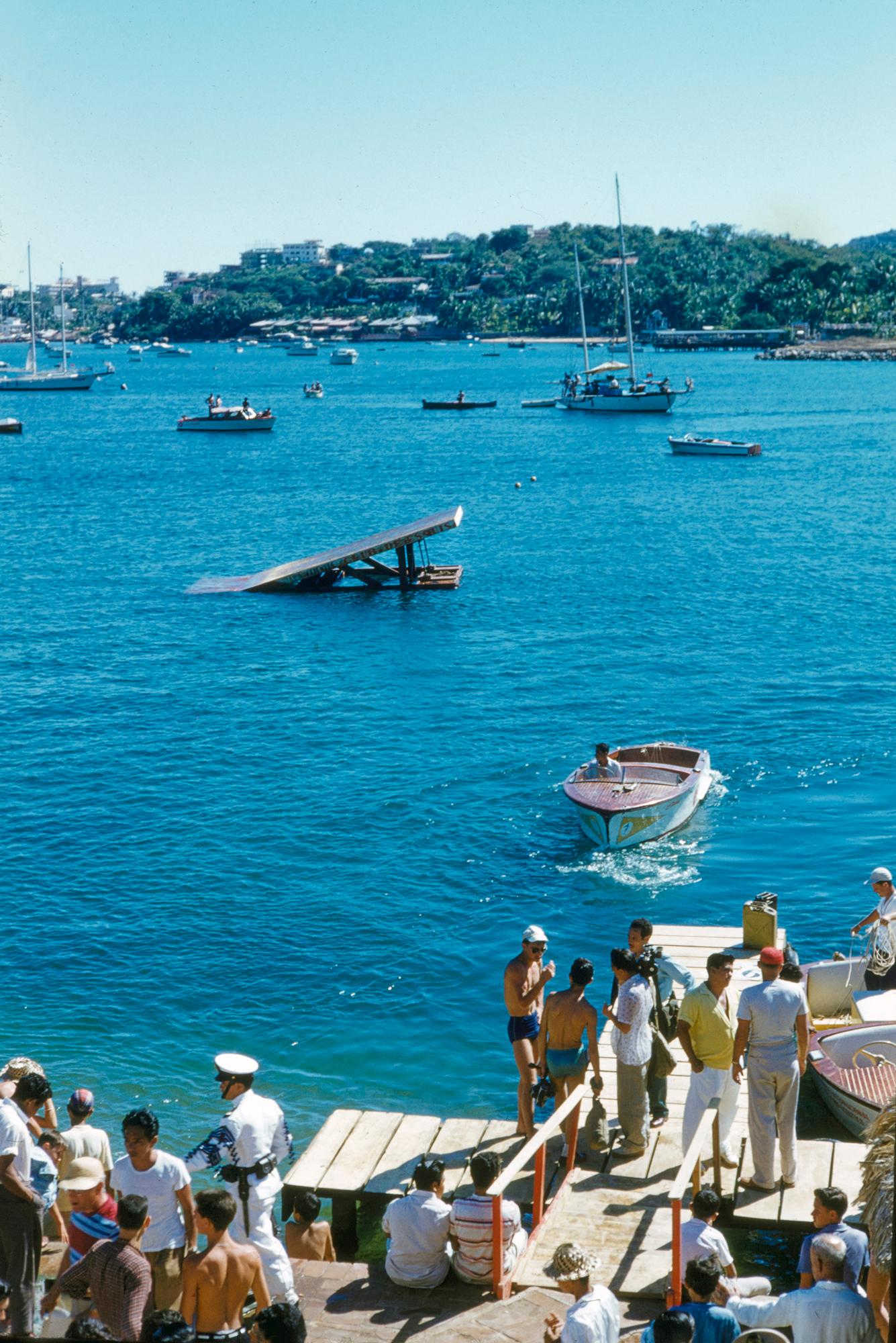 Scena di Acapulco 1954 
Edizione limitata con timbro della firma
da Toni Frissell

40 x 30" pollici / 101 x 76 cm formato carta 
Stampa a pigmenti d
archivio
non incorniciato 
(è possibile richiedere l
incorniciatura) 

Edizione limitata con timbro