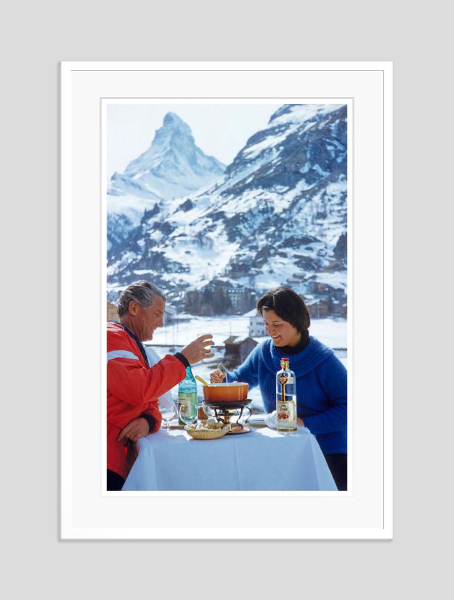 Toni Frissell: Apres Skizeit 1959, limitierte Signatur, gestempelte Auflage  im Angebot 2