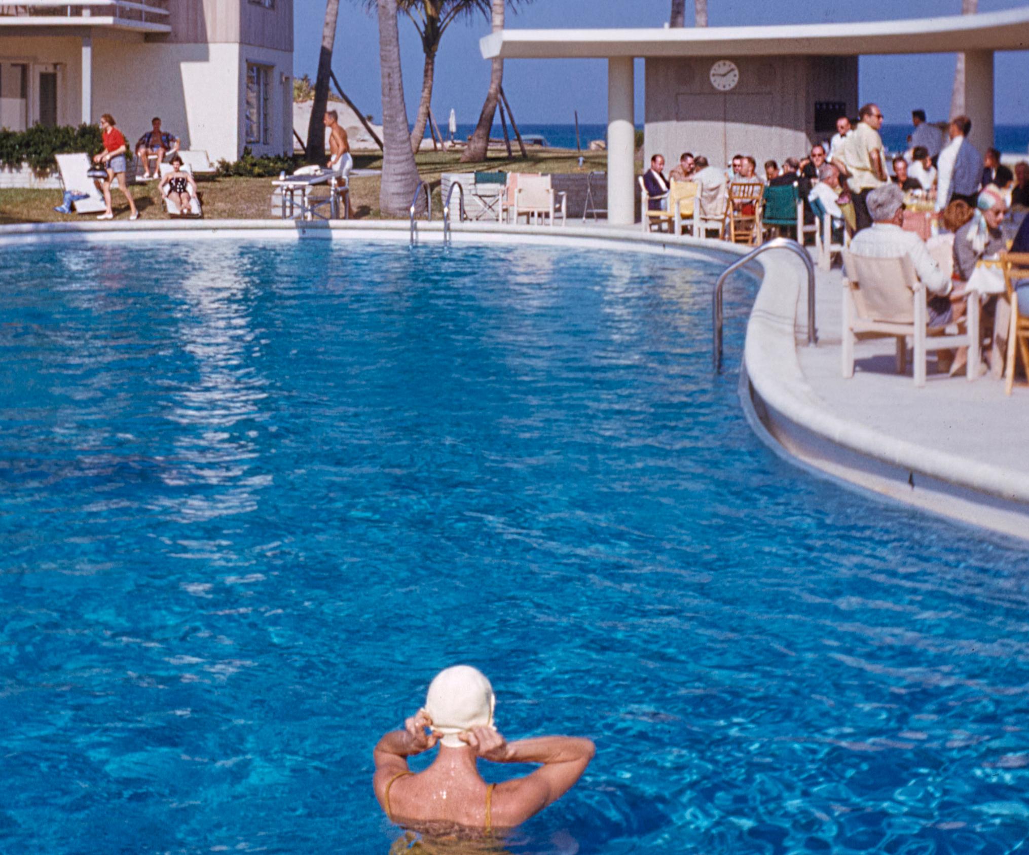 Au Club La Coquille 1954 Géant Oversize Limited Signature Stamped Edition en vente 1