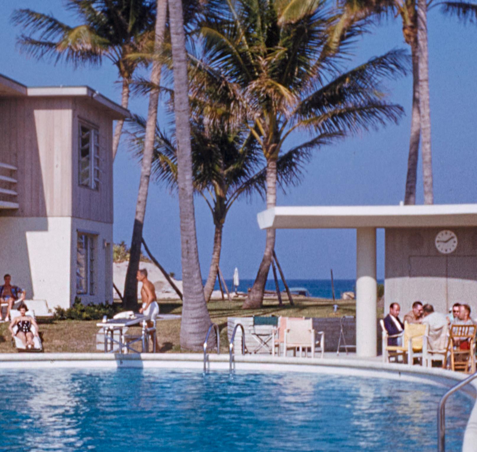 Au Club La Coquille 1954 Géant Oversize Limited Signature Stamped Edition en vente 3