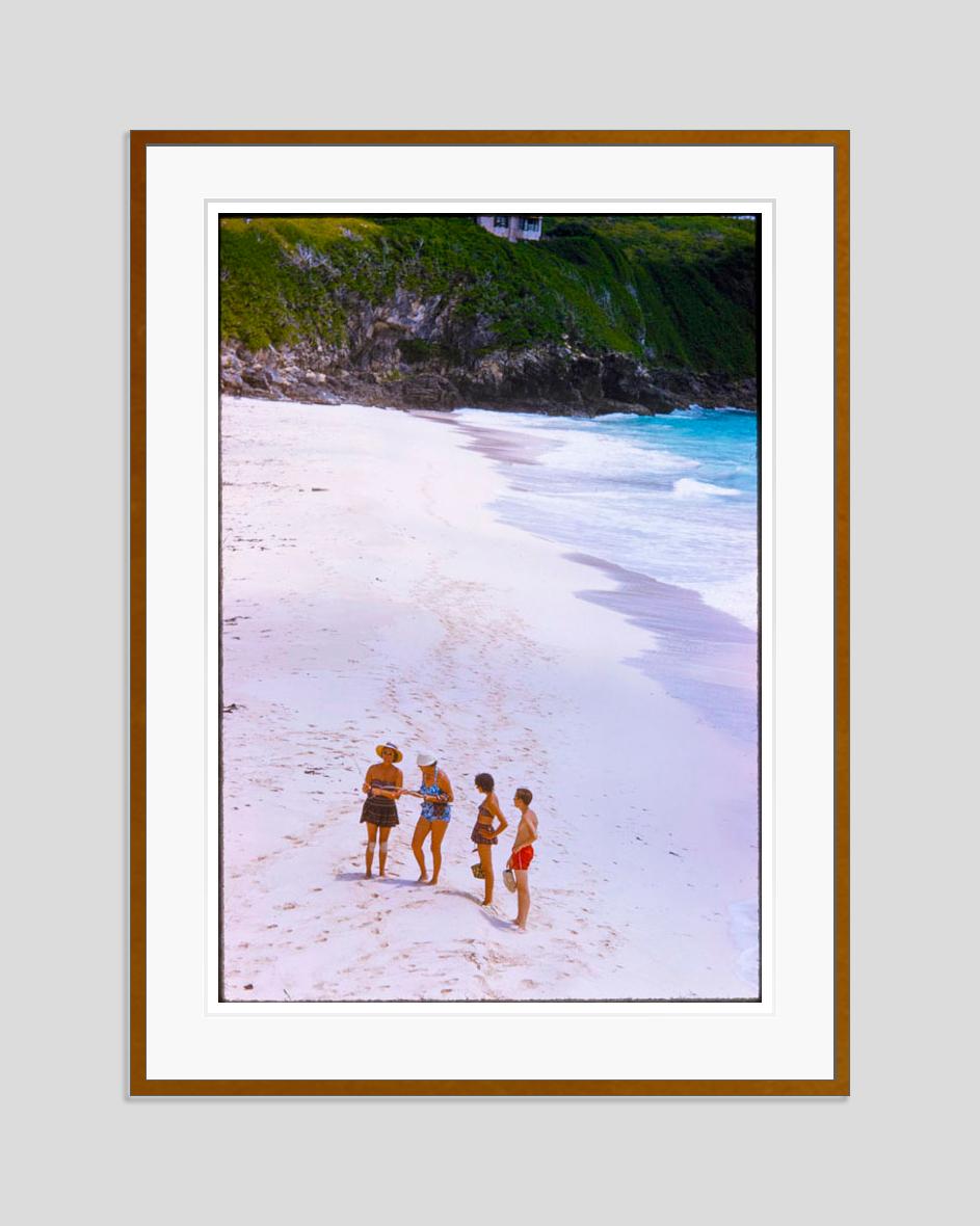Beachgoers In Bermuda 1960 Toni Frissell Limitierte Signatur gestempelte Auflage  im Angebot 1