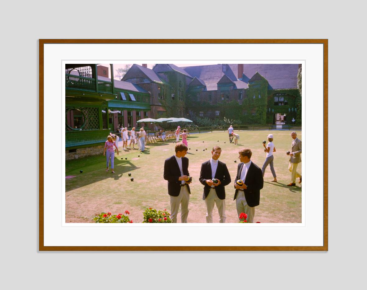 Bowling Club 1966 Oversize Limited Signature Stamped Edition – Photograph von Toni Frissell