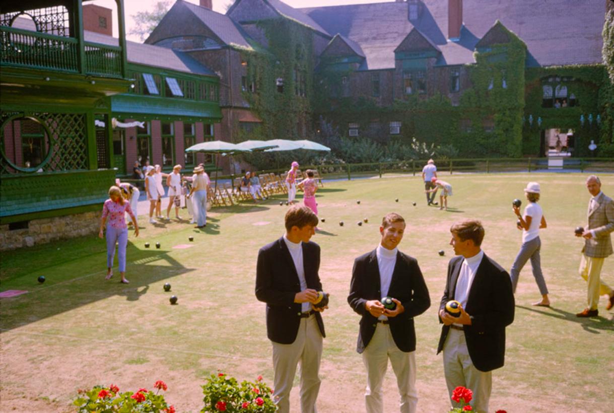 Toni Frissell Color Photograph – Bowling Club 1966 Oversize Limited Signature Stamped Edition
