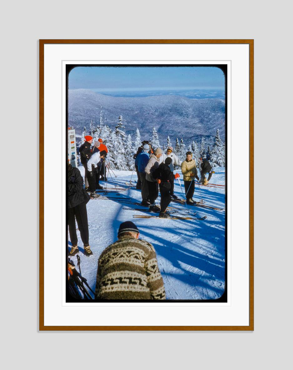 Classic Retro Ski Scene 
1955

Classic retro skiwear, the Stowe Mountain resort, Vermont, USA, 1955. 

by Toni Frissell

40 x 30