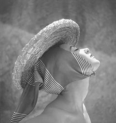 Mädchen in einem Hut 1951 Übergroße limitierte Signatur gestempelte Auflage 