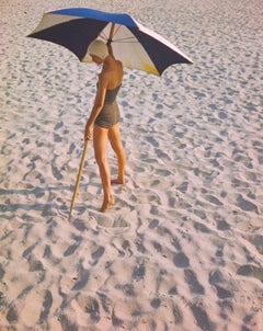 Girl On The Beach 1948 Übergroße, limitierte, gestempelte Auflage 