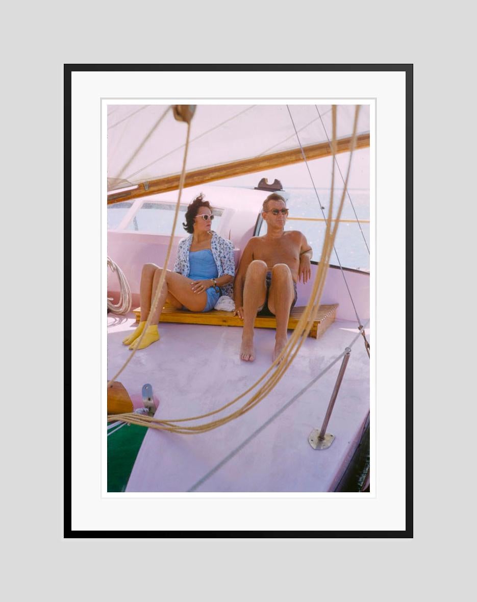 Escenas hawaianas 1957 Edición limitada sellada con firma - Color Photograph Gris de Toni Frissell