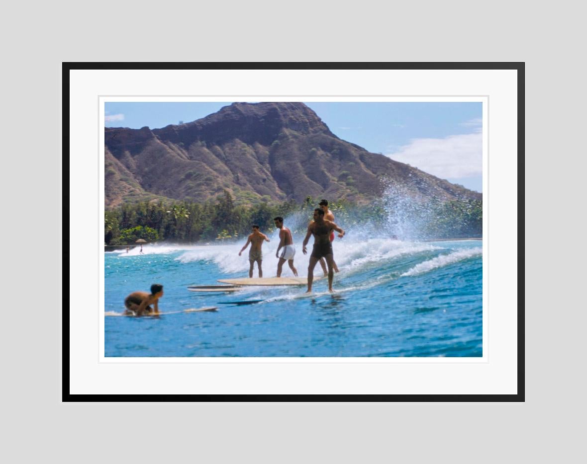 Hawaiian Scenes 1957 Oversize Edizione limitata con timbro della firma - Color Photograph Blu di Toni Frissell