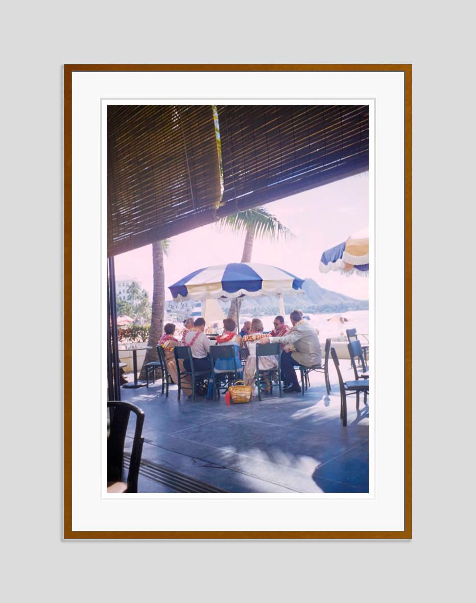 Hawaiianische Szenen in Übergröße, limitierte, gestempelte Auflage von 1957 (Grau), Color Photograph, von Toni Frissell