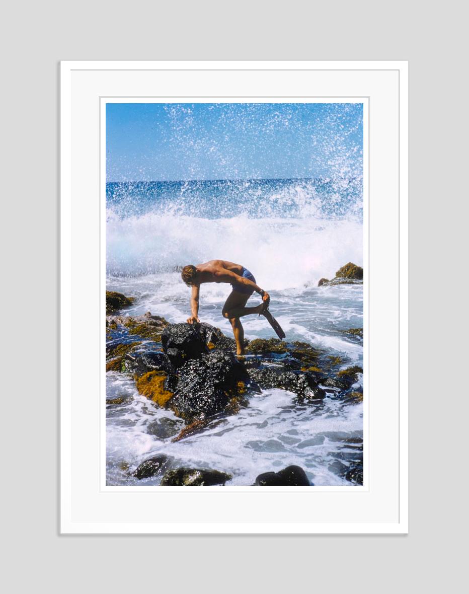 Escenas hawaianas 

1957

Un buceador se prepara en el oleaje, Hawaii

por Toni Frissell

101 x 76 cm Tamaño del papel 
Impresión con pigmentos de archivo
sin enmarcar 
(enmarcado disponible ver ejemplos - consultar) 

Edición limitada con sello de