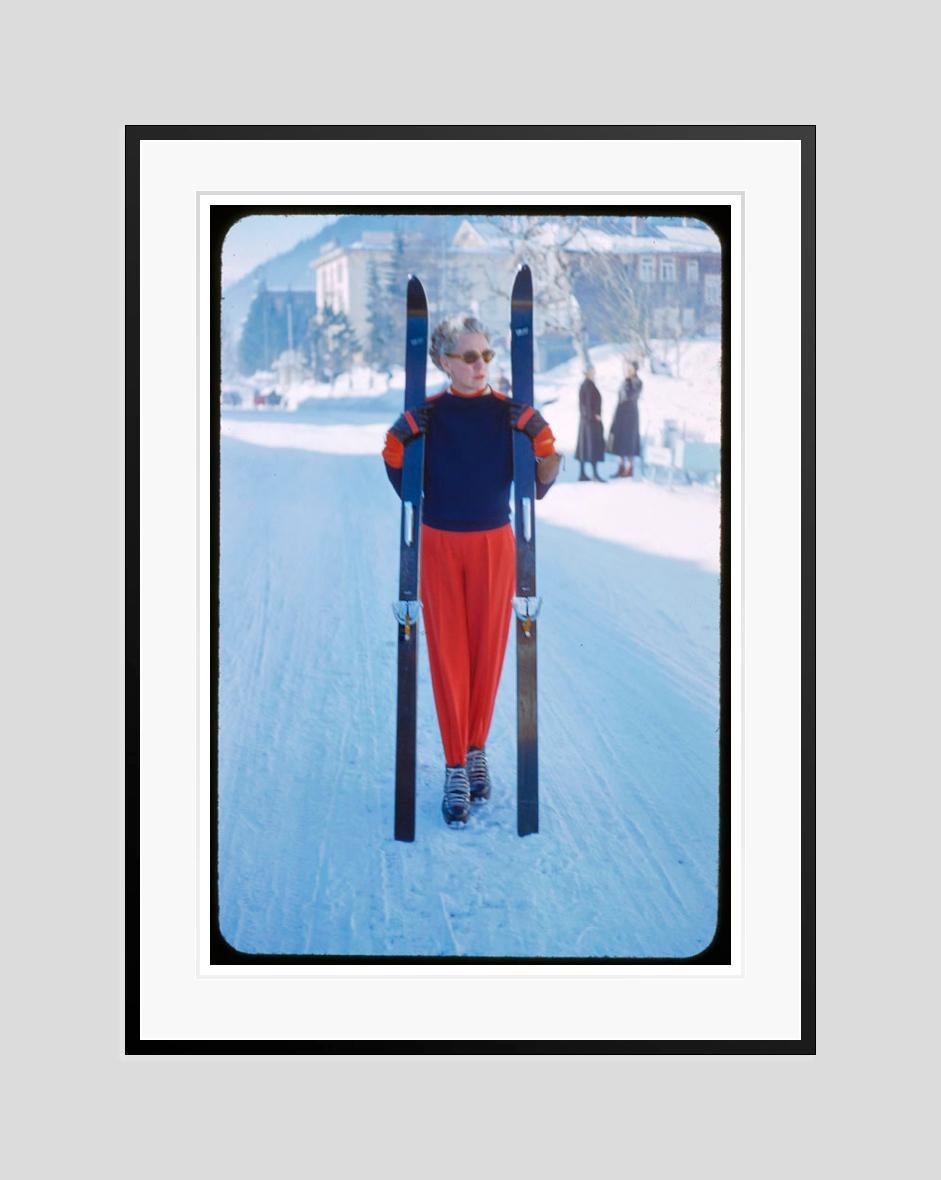 Ice Cool 

1955

A stylish female skier at Klosters ski resort,Switzerland, 1955

by Toni Frissell

20 x 24