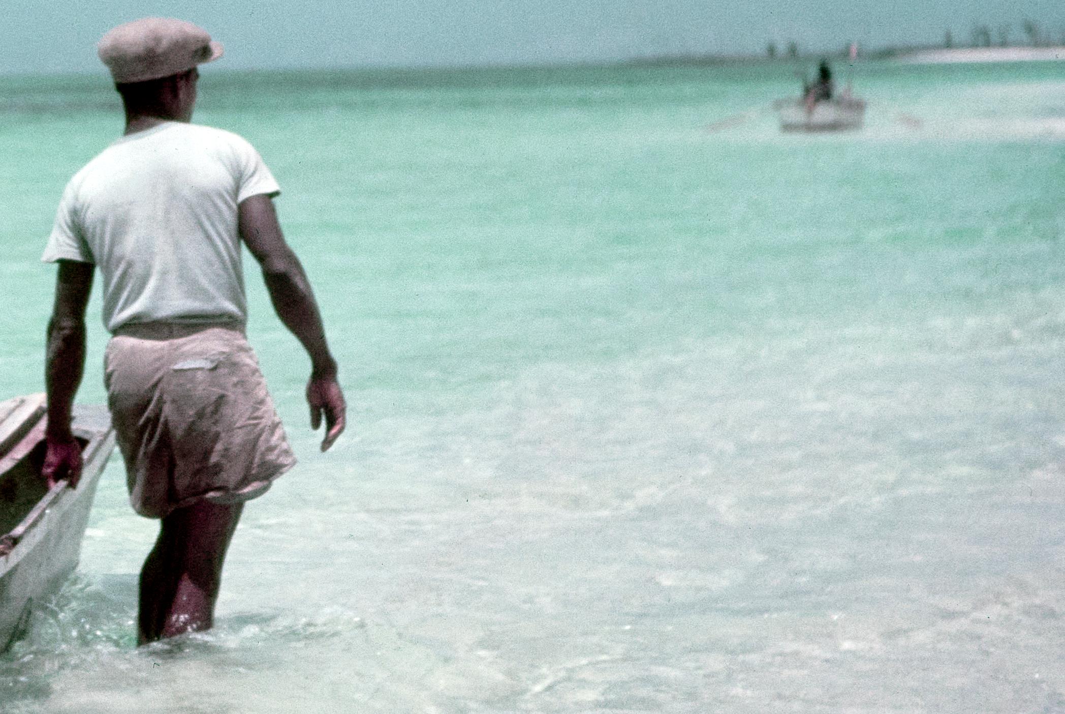 Jamaica Boat 1948 Extra Oversize Limited Signature Stamped Edition - Photograph de Toni Frissell