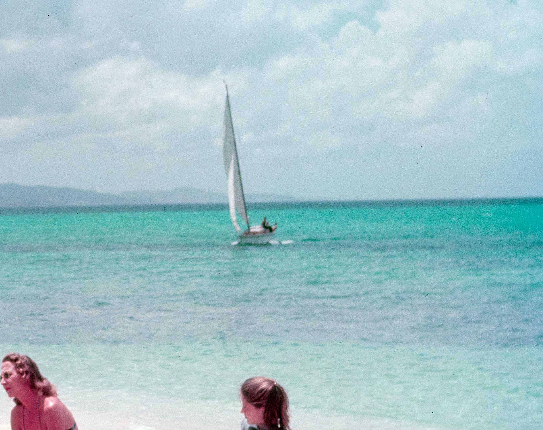Jamaica Parasol 1948 Giant Oversize Limited Signature Stamped Edition (Moderne), Photograph, von Toni Frissell